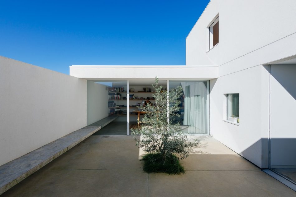 House in Preguicosas, The Modern House