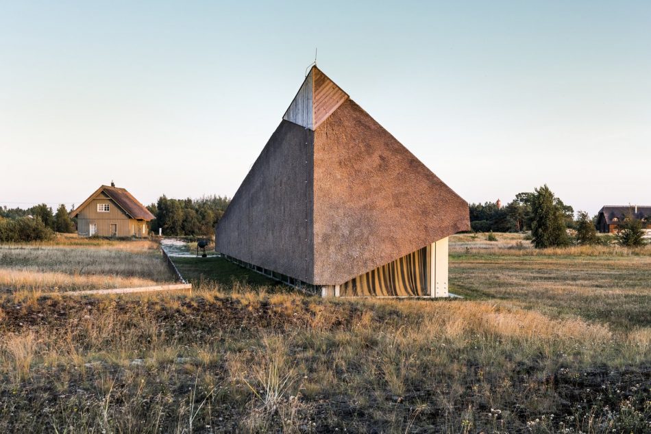 The Dune House, The Modern House