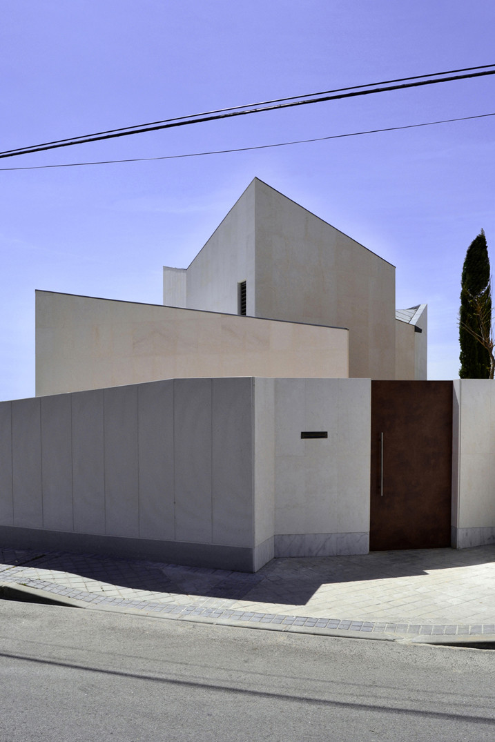 Zigzag House by Cobaleda & García Arquitectos, The Modern House