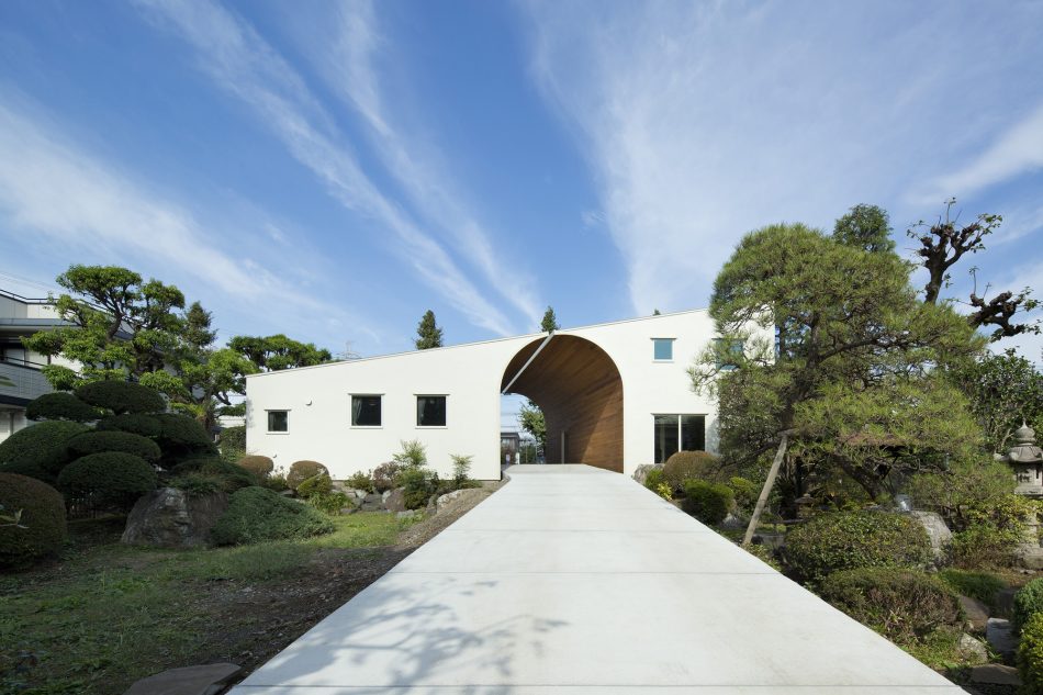 Arch Wall House, Naf Architect & Design, The Modern House