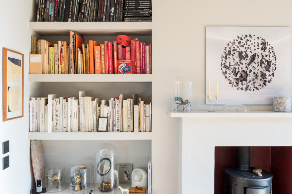 how to decorate with art