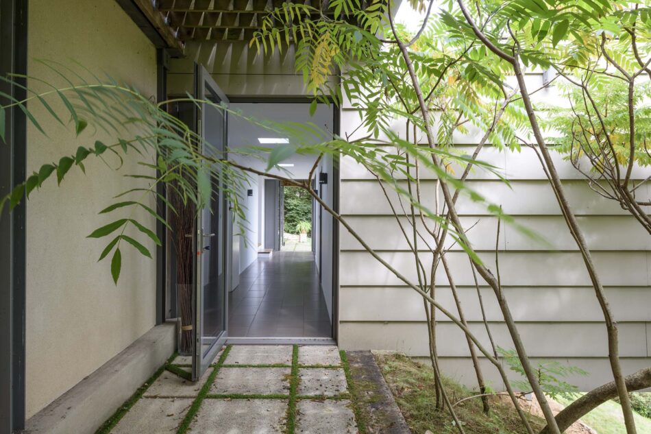 For Sale Valeside, Hammer Lane, Grayshott The Modern House