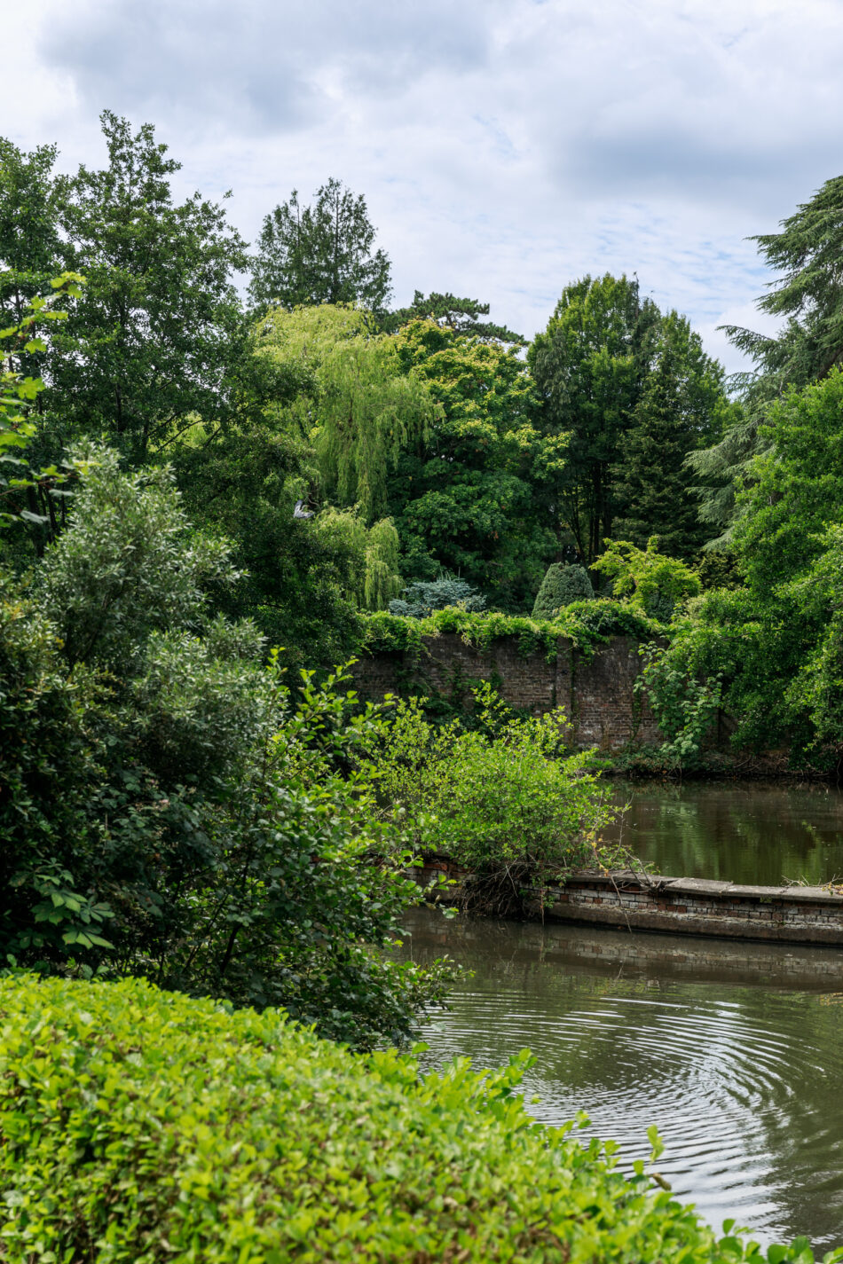 For Sale Stoke Court Dive, Stoke Poges, Buckinghamshire The Modern House